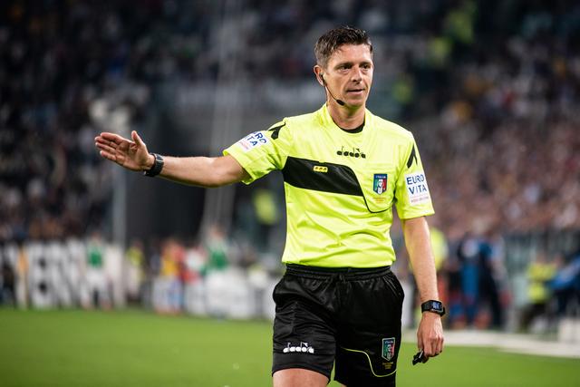 整个动作过, 主裁判场上 整个动作过, 主裁判场上