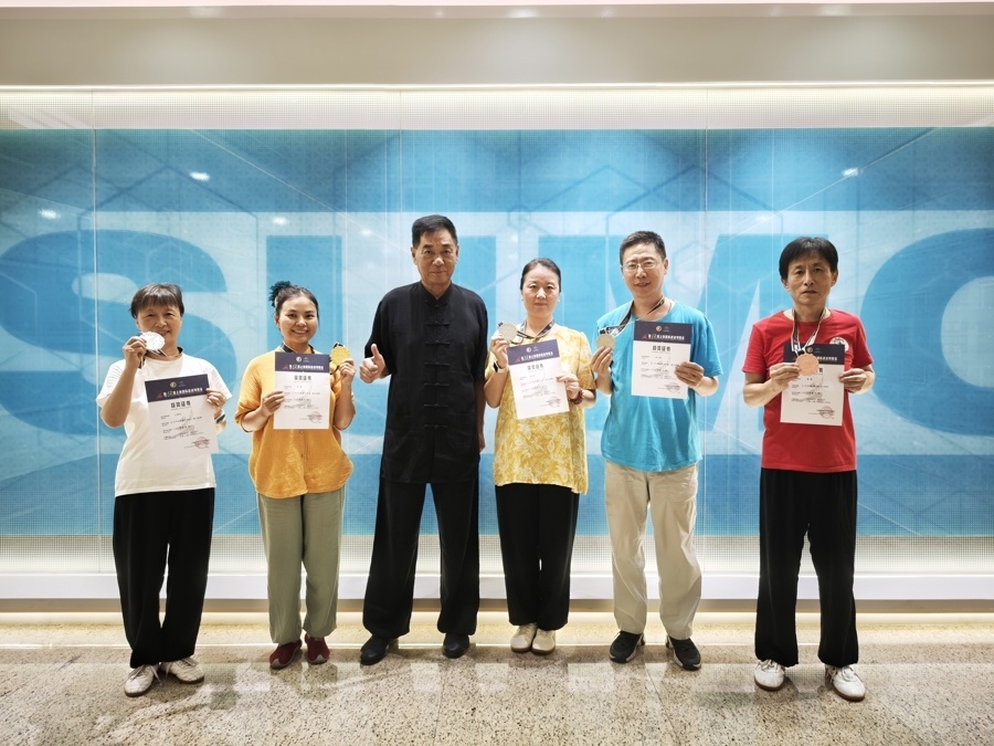 传承基地的, 枚铜牌, 的文汇出版