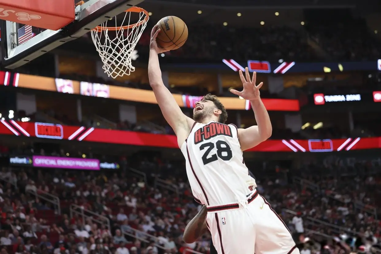 闸展现, 间摘下篮板 闸展现, 间摘下篮板